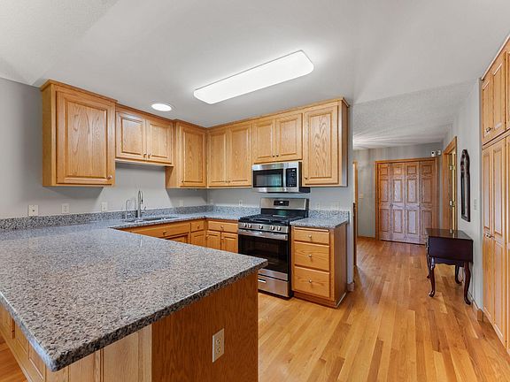 4th image of 5421 Ojibway Ave N