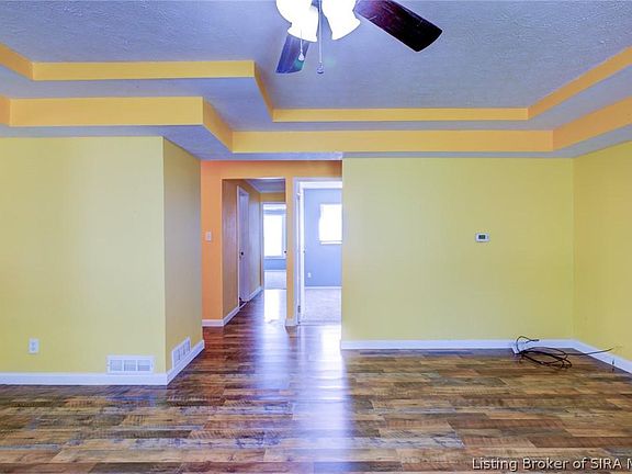 3rd image of 903 Springdale Dr