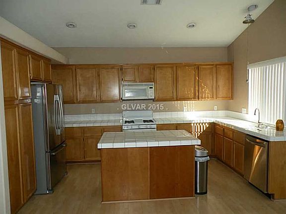 3rd image of 665 Pacific Cascades Dr