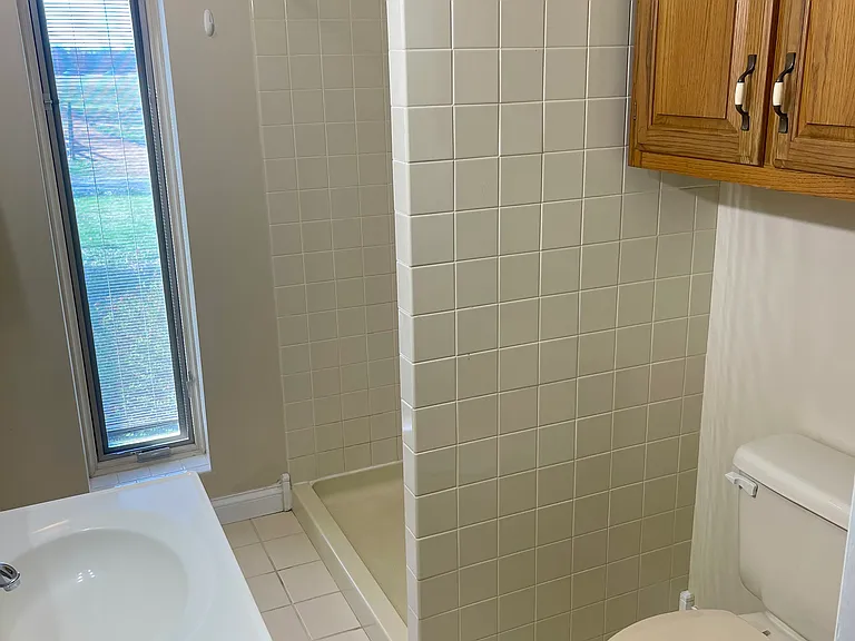 1128 Clayton Dr — Photo 6