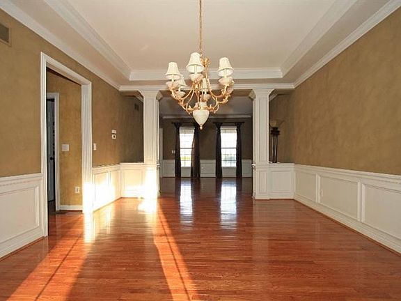 5th image of 7575 Foxchase Dr