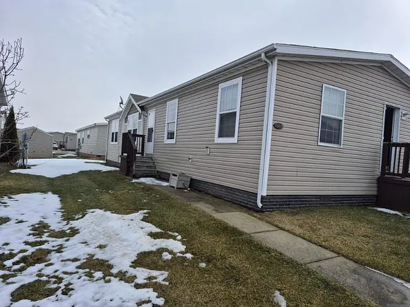 11229 Shady Grove Ct, South Lyon, MI 48178