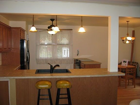 3rd image of 10011 Drury Ln