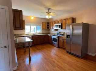 68 Uxbridge St FLOOR 2, Cranston, RI 02920