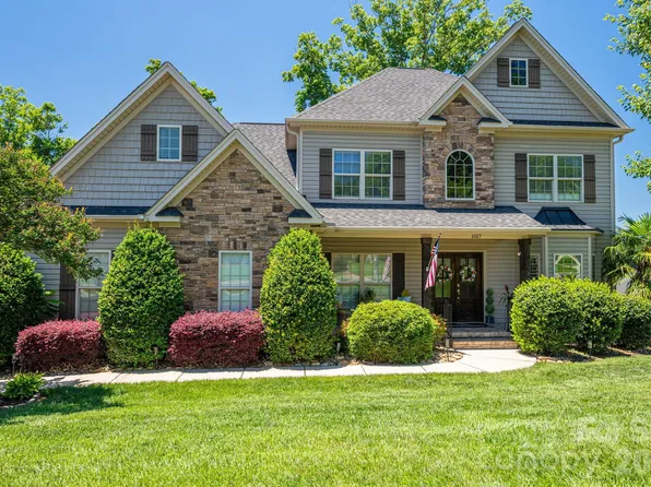 1017 Peninsula Dr, Belmont, NC 28012
