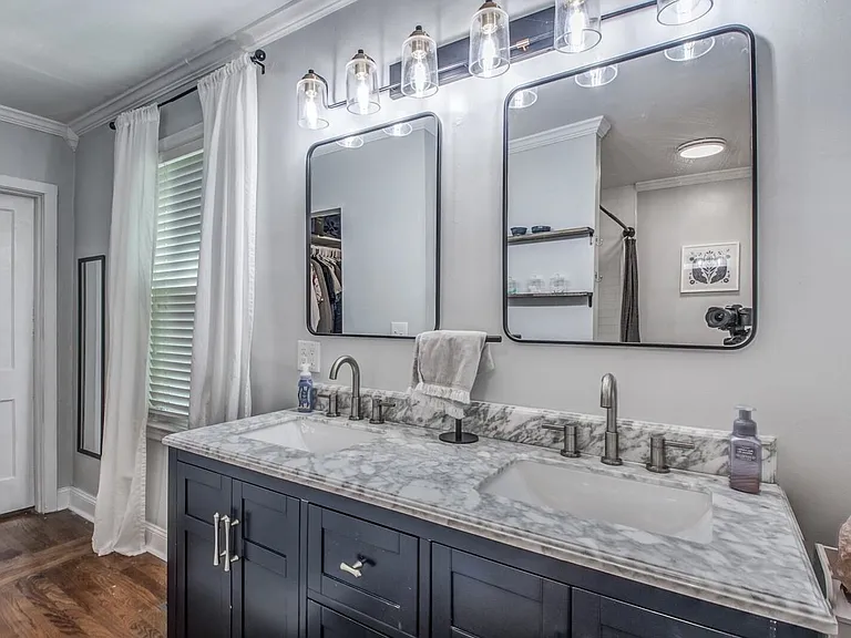 Main House - Master Bath