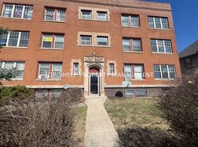 2419 Cottage Grove Ave