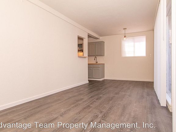 5th image of 4512 Noyes St