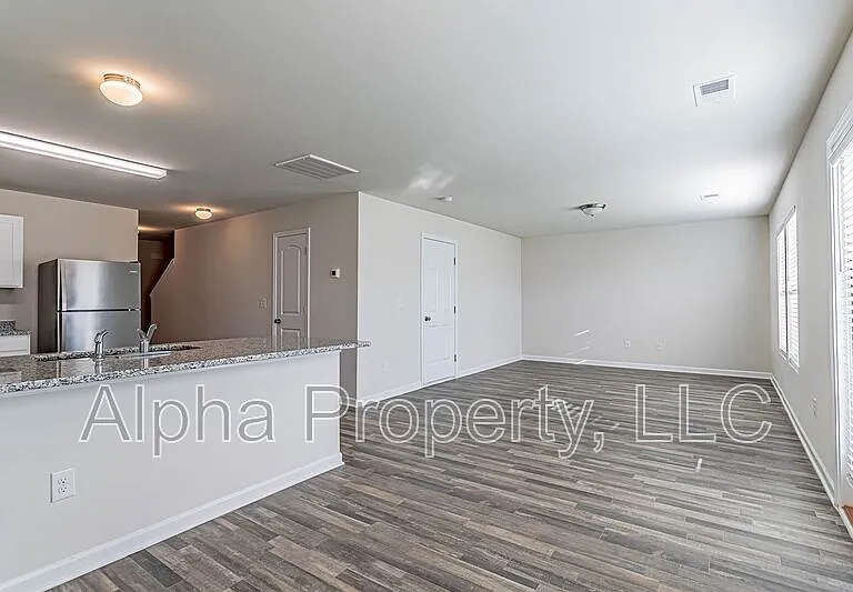 207 Long Grove Ln — Photo 11