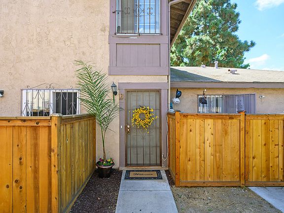 5th image of 1342 W San Ysidro Blvd Unit B