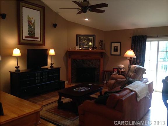 3rd image of 143 Alexander Knoll Dr