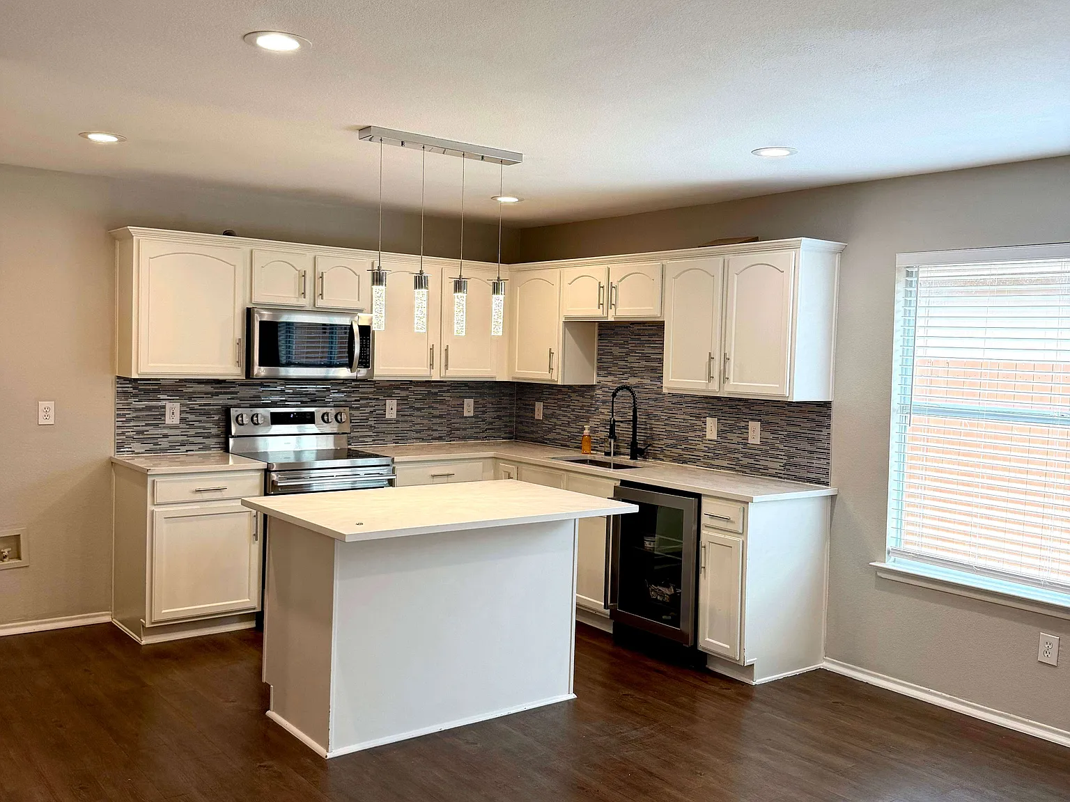 3 bed, 1475 sqft, $2,200 — Photo 4