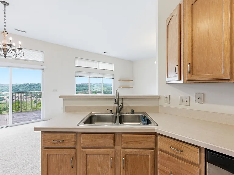 323 Skyview Ct — Photo 14