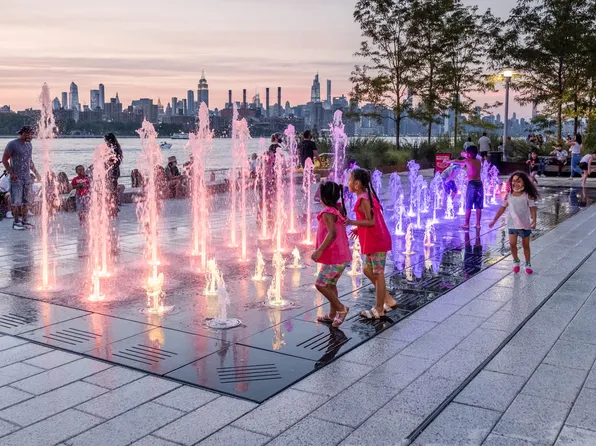 175 Kent Avenue image 38 of 39