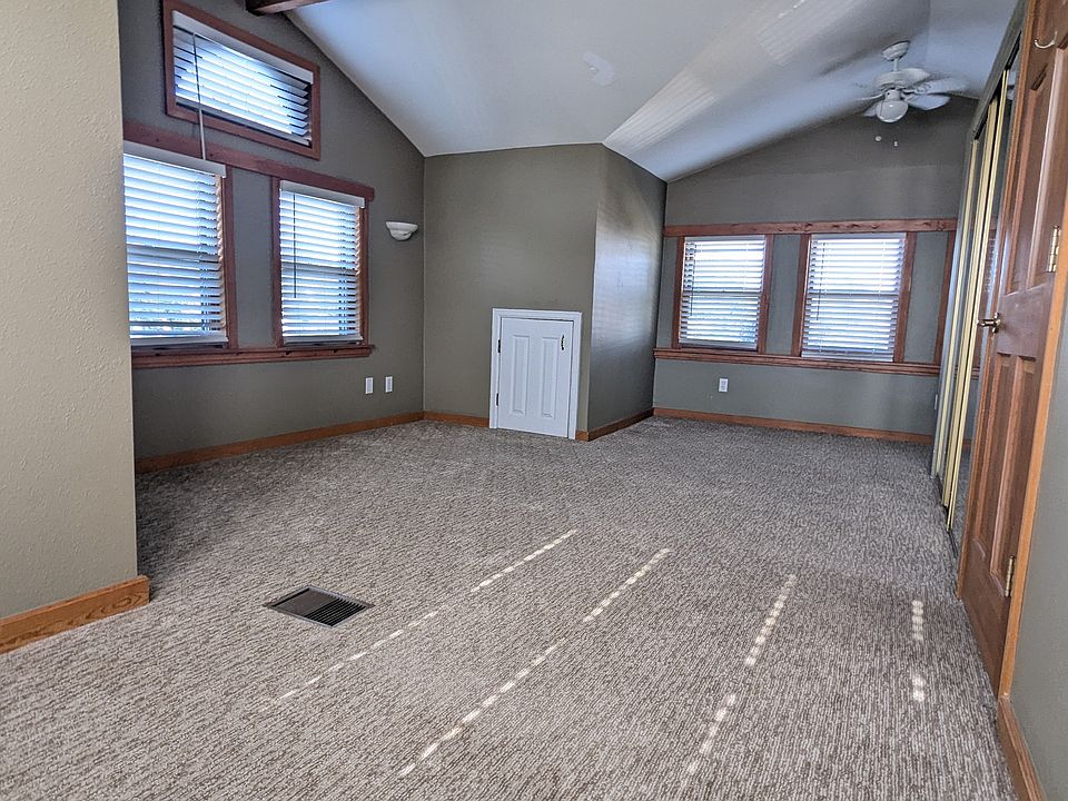 Spacious, well lit bedroom with high quality blinds for the sunlight!