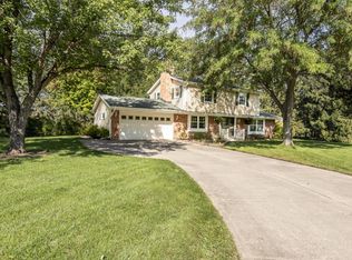 S75W31732 Arbor Dr, Mukwonago, WI 53149