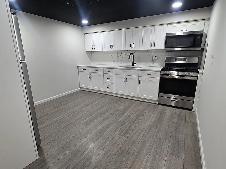 160 Forest Rd #1 — Photo 7