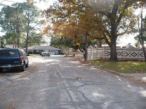 5th image of 1910 Crestridge Dr