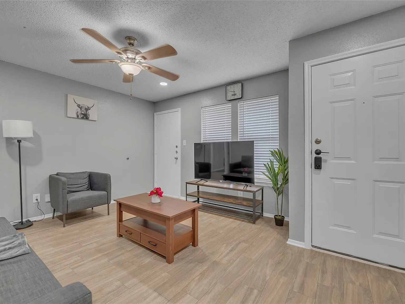 3 bed, 2.0 bath, 1006 sqft, $2,950 — Photo 4