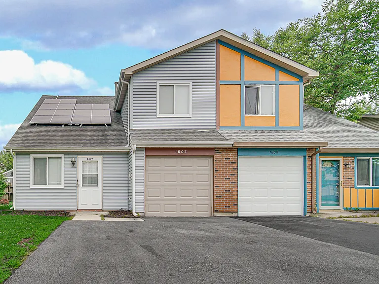 1807 Whitney Dr — Photo 2