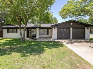 6902 Elkridge Ave, Lubbock, TX 79413