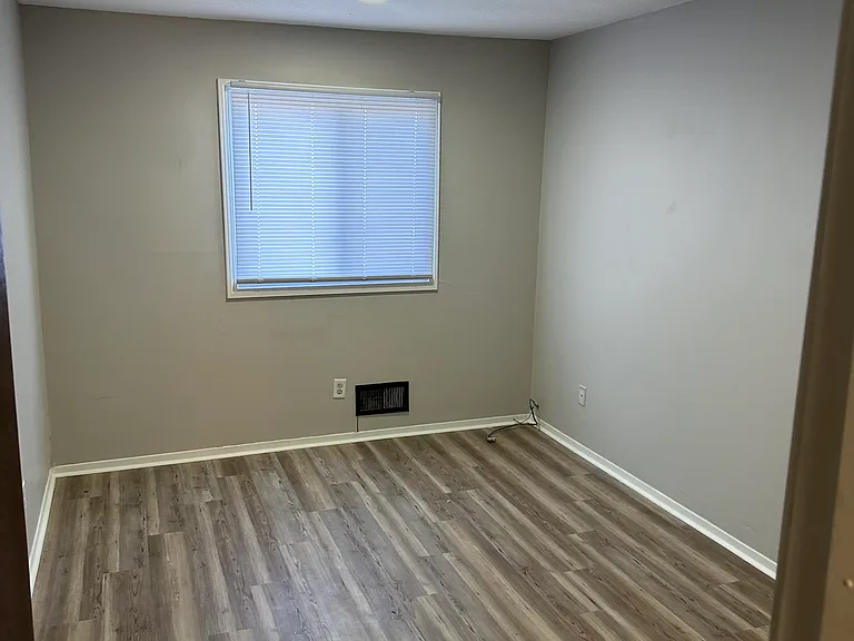 5692 Brookdale Dr N — Photo 11