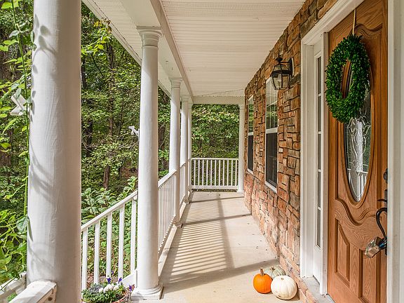 3rd image of 15 Caldwell Ln