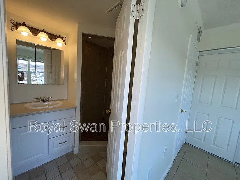 1920 E Edgewood Dr E #N1 — Photo 13