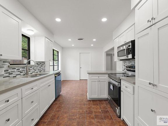 3rd image of 1609 Plantation Dr