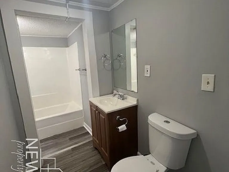 458 Arch St — Photo 3