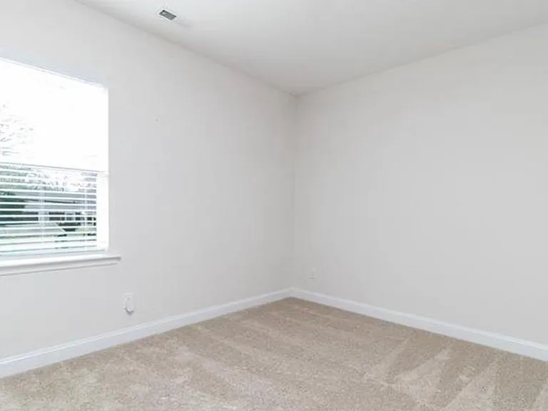 1430 Academy St — Photo 6