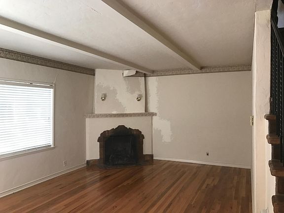 3rd image of 1108 Pine Ave