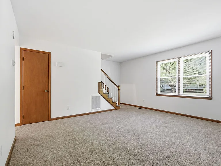 102 Chevis Dr — Photo 8