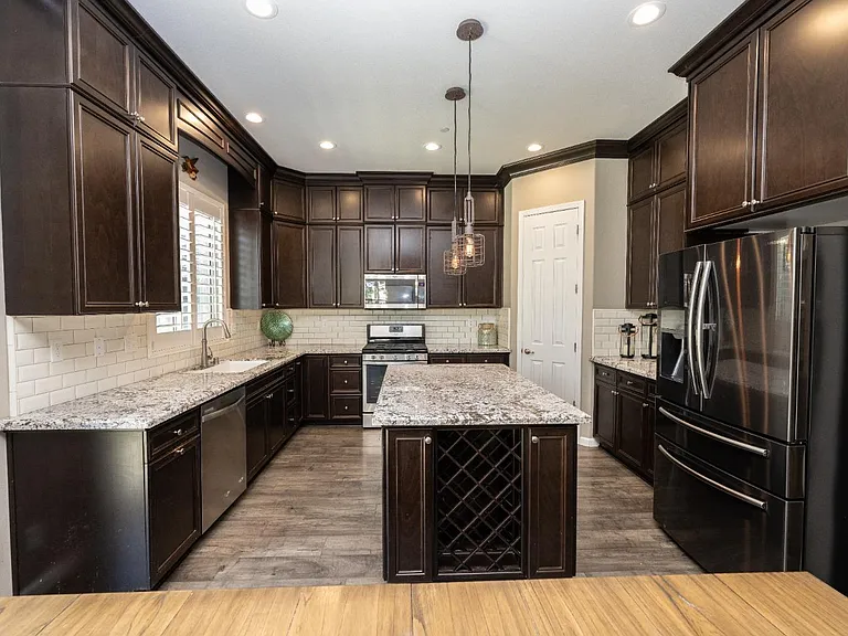 2018 E Corneliuson Dr — Photo 9