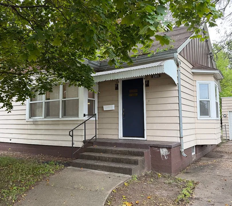 2305 Eddy Ln