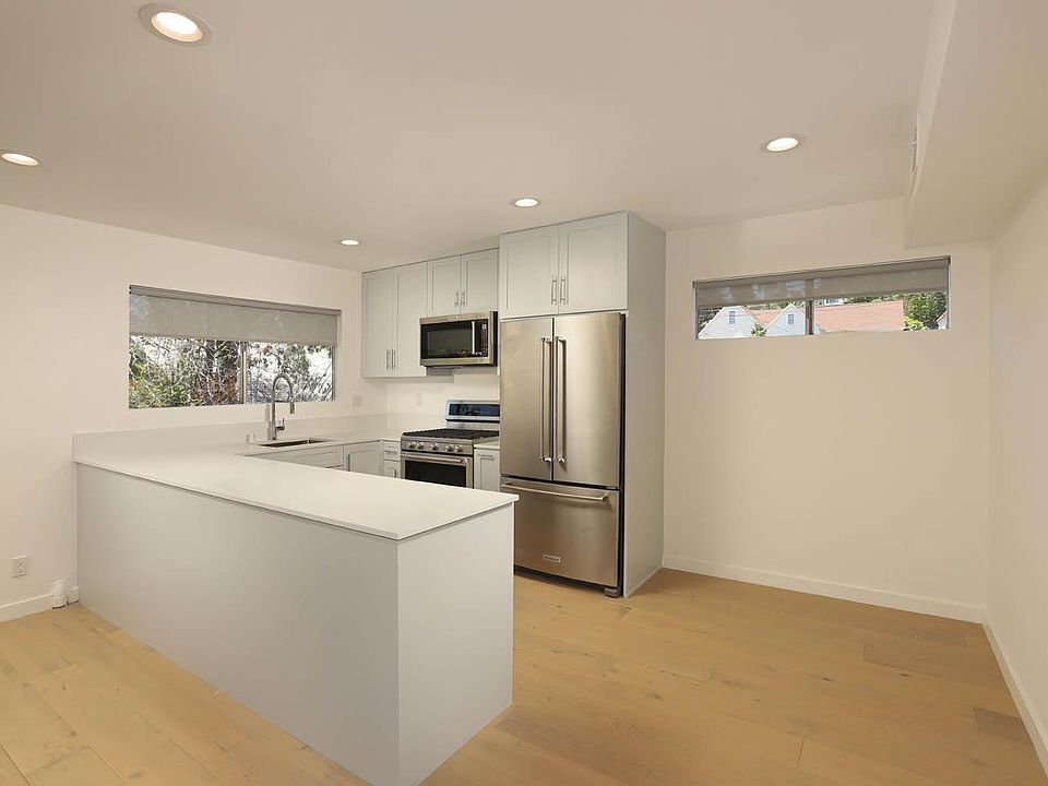 1st image of 2147 N Beachwood Dr APT 6