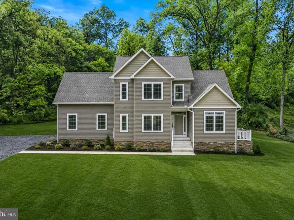 84 Huntsville Ct, Martinsburg, WV 25403