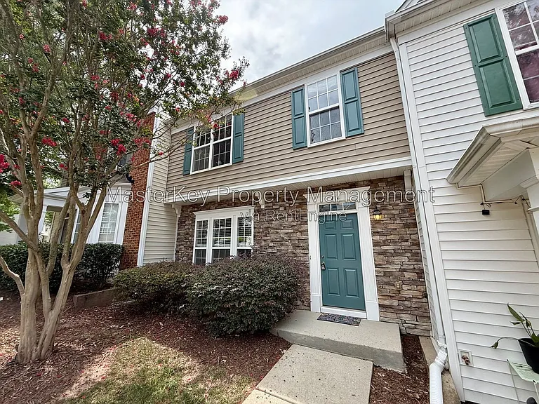 414 Walnut Woods Dr — Photo 2