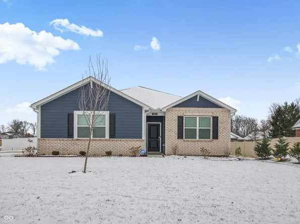 3809 S Woodfield Dr, New Palestine, IN 46163