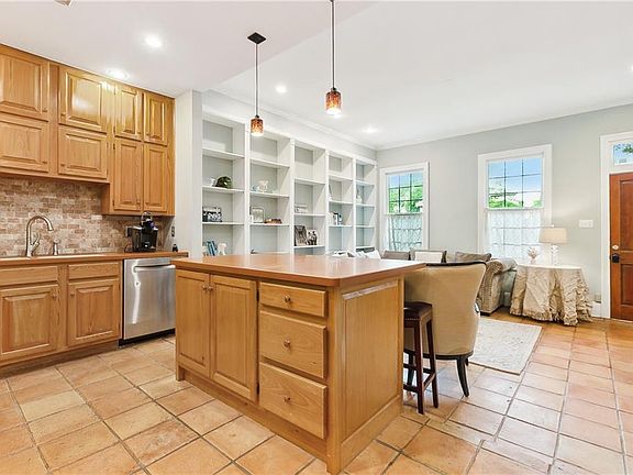 5th image of 1231 Amelia St