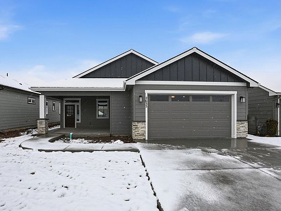 2nd image of 2635 N Rydal Ln
