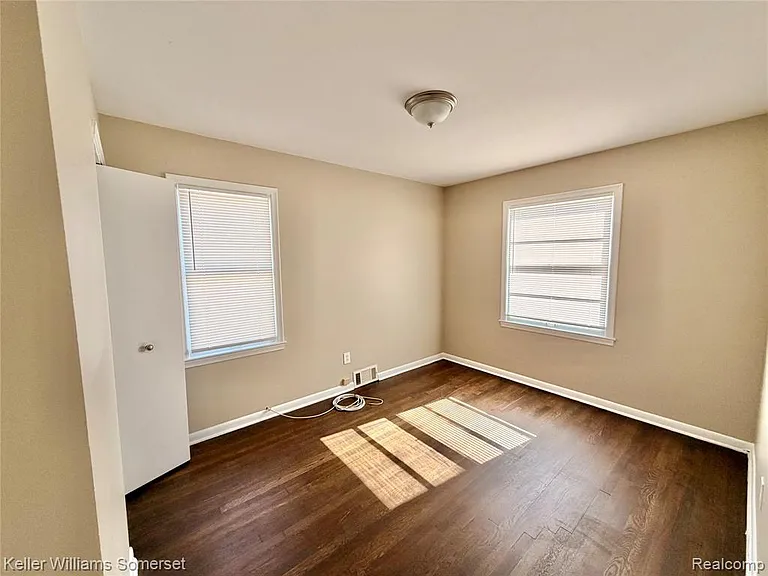 12753 Georgiana Ave — Photo 3