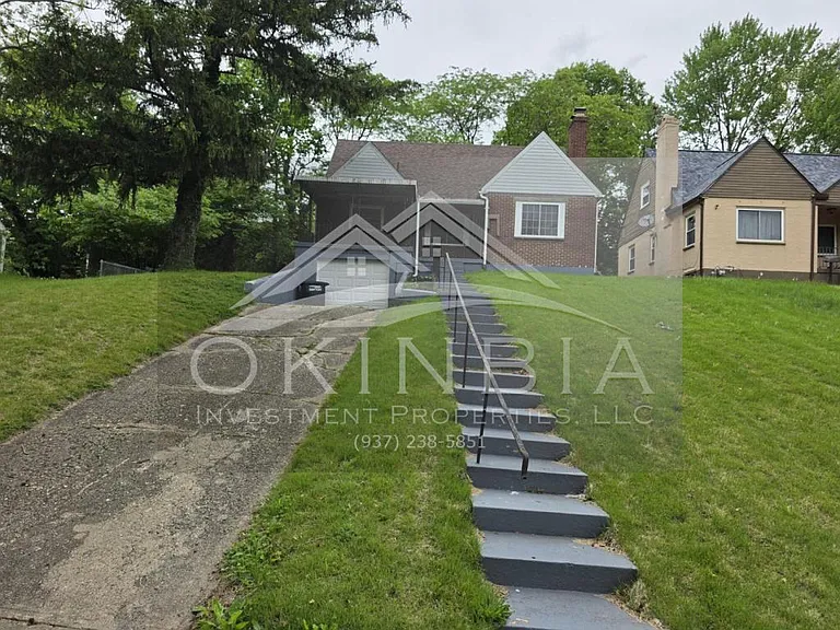 2815 Oxford Ave — Photo 2