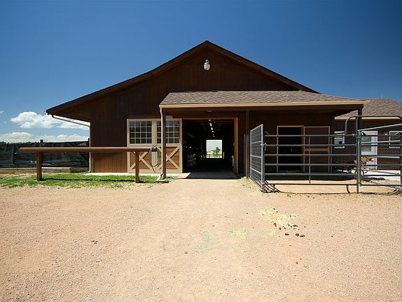 12 Stal 4 tackrms&wash stall