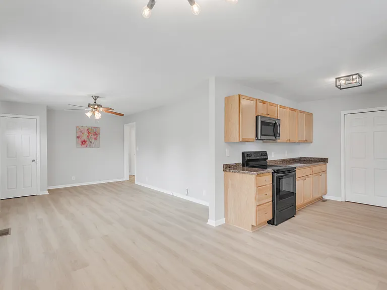 304 Lallemand Ct — Photo 7