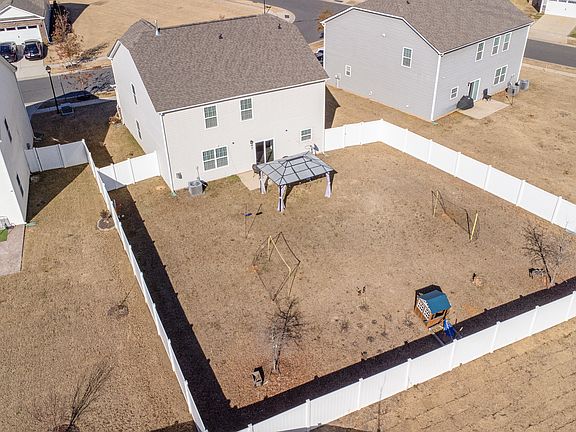 3rd image of 7619 Nolen Farm Dr