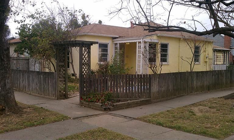 1st image of 129 E 11th St