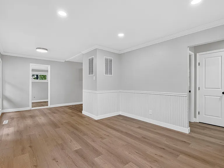 2844 Westlawn St — Photo 7