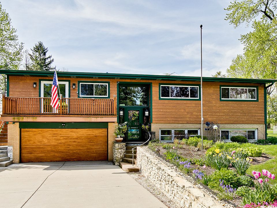 2nd image of 903 Edward Rd