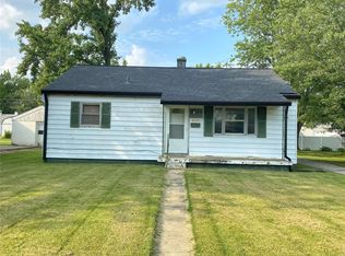 805 Smith Ln, Hillsboro, IL 62049